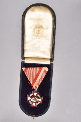 Autriche. Croix du mérite militaire, insigne...