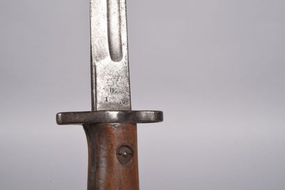 GB. Baïonnette modèle 1907, poignée à plaquette...