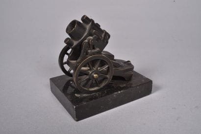 Presse-papier « Minenwerfer » en bronze à...
