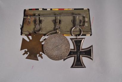 Allemagne. Barette de 3 décorations comprenant:...