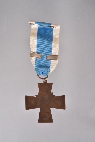 Finlande. Médaille de la Fidélité avec agrafe...