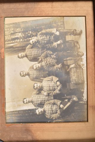 Lot de documents et de photographies sous-verre...