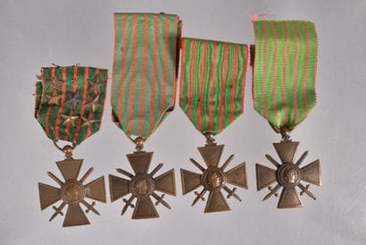 France. Ensemble de 4 croix de Guerre dont:...