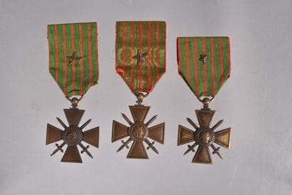 France. Ensemble de 3 décorations dont :...