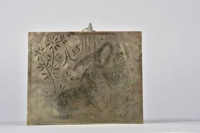 Plaque rectangulaire en laiton gravée à décor...