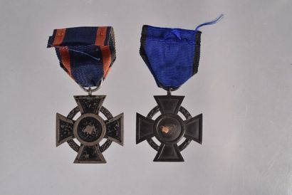 Oldenbourg. Ensemble de 2 croix de Friedrich...