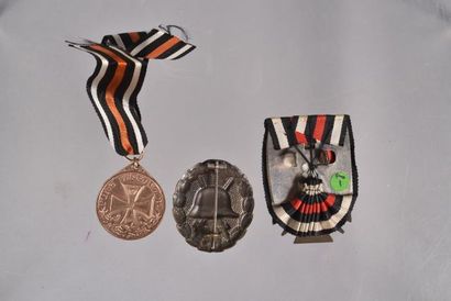Allemagne. Ensemble de 3 décorations dont:...