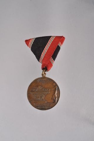 Hongrie. Médaille des violences de Guerre,...
