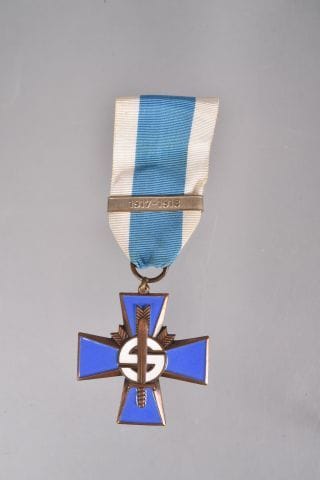 Finlande. Médaille de la Fidélité avec agrafe...