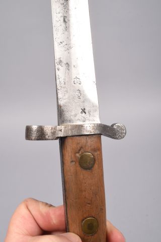GB. Baïonnette modèle 1888. Poignée à plaquette...
