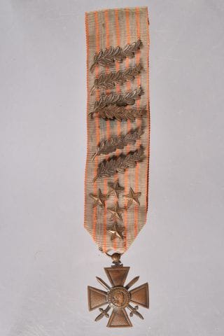 France. Croix de guerre 1914/1918, en bronze...