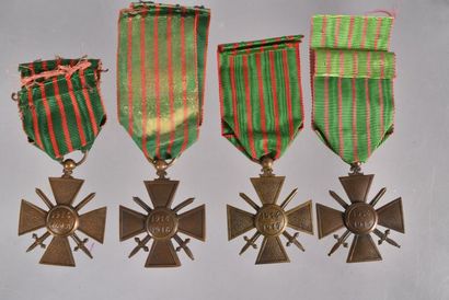 France. Ensemble de 4 croix de Guerre dont:...