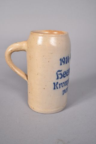 Chope en grès d’un litre avec l’inscription...