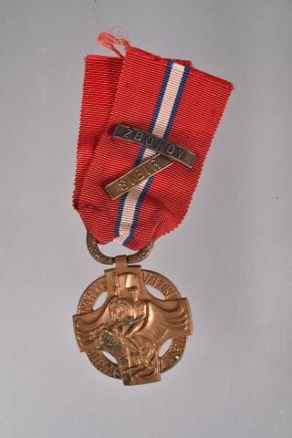 Tchécoslovaquie. Médaille de la Révolution...