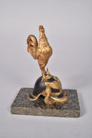 Géo Guesnet « Coq chantant sur un casque...