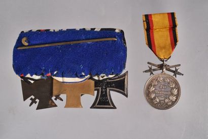 Allemagne. Barrette de 3 décorations comprenant...