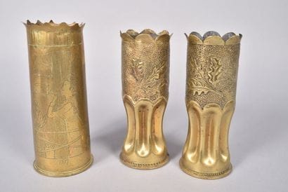 Lot de 3 douilles décorées : une Anglaise...