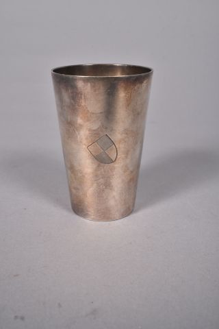 Gobelet en métal argenté gravé « Leutnant...