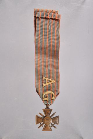 France. Croix de guerre 1914/1918, en bronze...