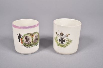 Deux tasses allemandes en porcelaine à décor...