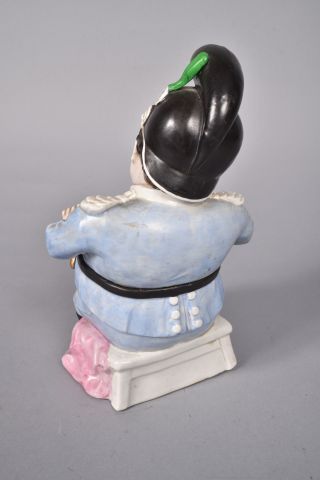 Pot à tabac «Officier bavarois» en porcelaine...