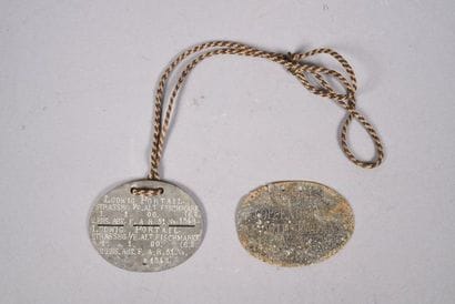 Lot composé de 2 plaques d’identité de soldats...
