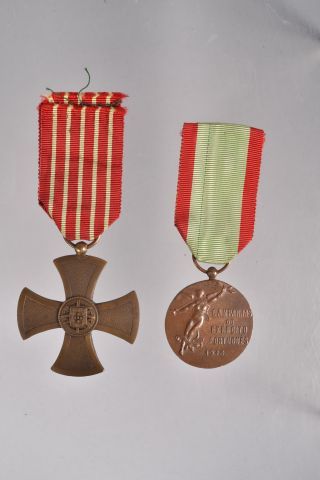 Portugal. Ensemble de 2 médailles dont: médaille...