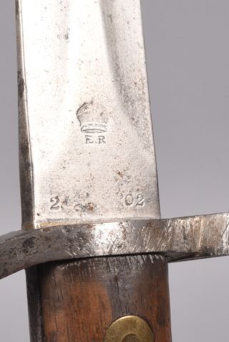 GB. Baïonnette modèle 1888. Poignée à plaquette...