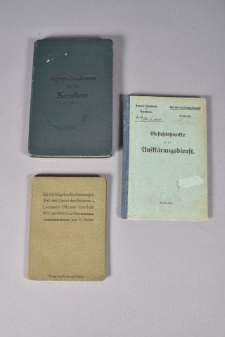 Trois livres en allemand. Un règlement pour...