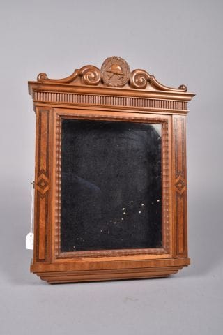 Petite vitrine murale en bois marqueté et...