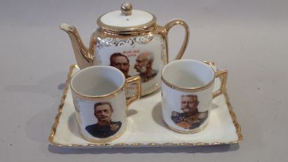 Petit service à thé en porcelaine patriotique...