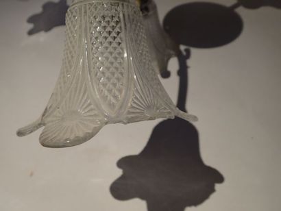 Plafonnier en laiton à trois bras de lumières...