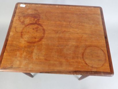 Partie de table gigogne en palissandre; Travail...