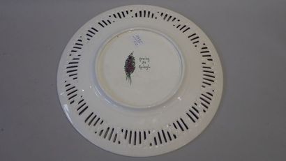 ROVINA J.S à Epinal. Assiette en faïence...