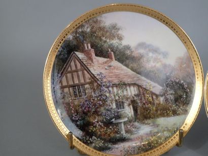 ROYAL DOULTON. Ensemble de 13 assiettes en...