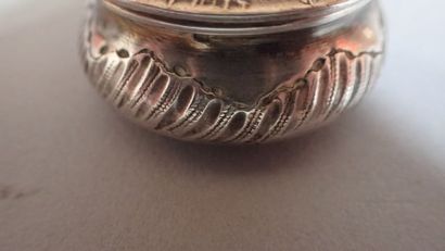 Ensemble de quatre boîtes à pilule en argent...
