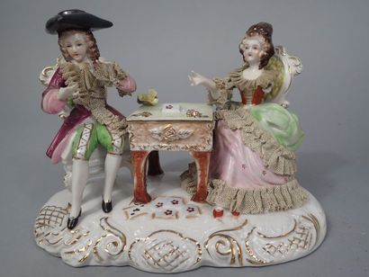 Deux groupes en porcelaine polychrome 
