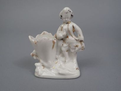 Deux groupes en porcelaine polychrome et...