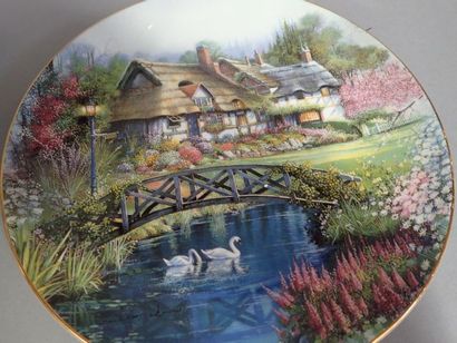 ROYAL DOULTON. Ensemble de 13 assiettes en...