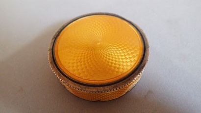 Ensemble de quatre boîtes à pilule en argent...