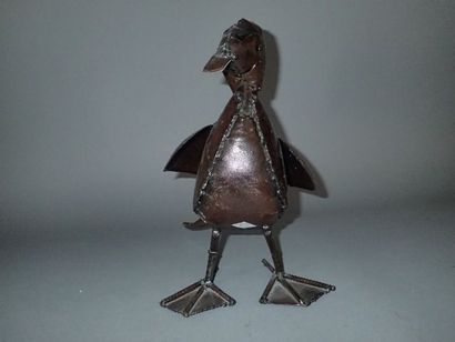 Canard en tôle laqué brune. Travail artisanal...