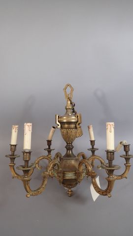 Important lustre en bronze doré éclairant...