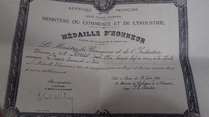 Ensemble de médailles de table : médaille...