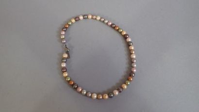 Lot de bijoux fantaisie comprenant :une coccinelle...