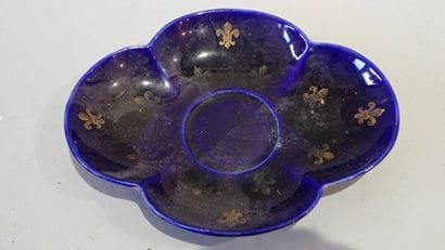 Lot d'un boite en porcelaine bleu nuit à...