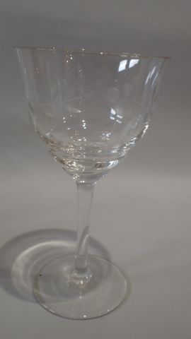 Ensemble de verres dépareillés en cristal...