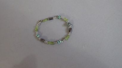 Lot de bijoux fantaisie comprenant :une coccinelle...