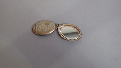 Lot de bijoux fantaisie comprenant :une coccinelle...