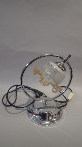 Petite lampe de table en métal argenté, abat-jour...