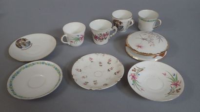 Quatre tasses avec sous-tasses et une bonbonnière...
